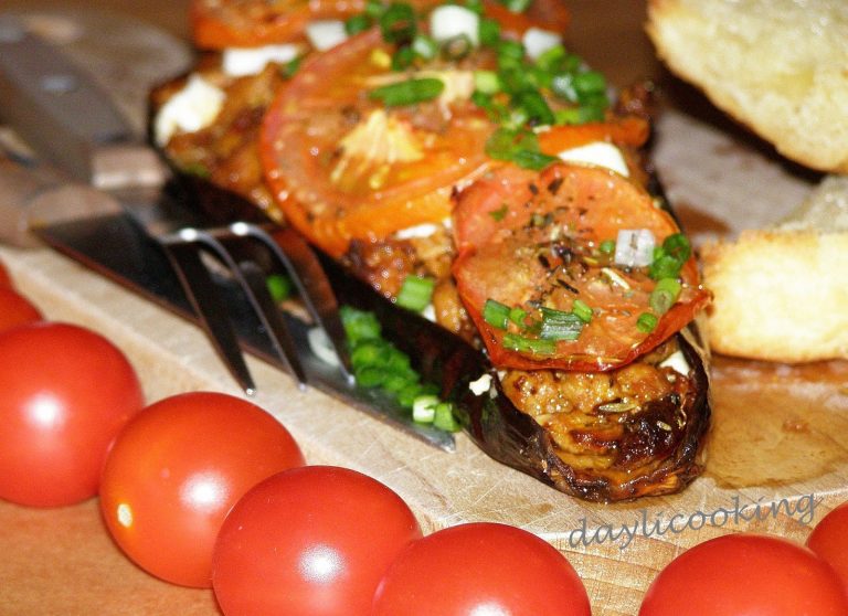 Bakłażan zapiekany z mięsem mielonym i serem feta