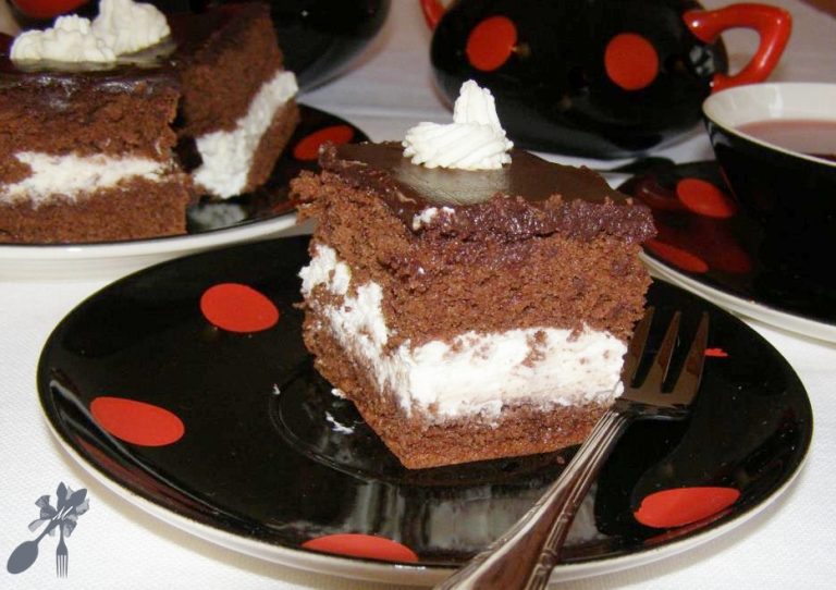 Przepis na klasyczną wuzetkę z bitą śmietaną