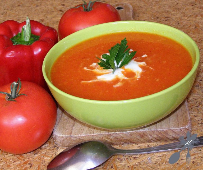 Zupa z pieczonych pomidorów i pieczonej papryki