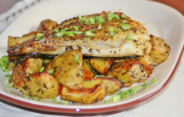 Grillowany łosoś z zapiekanymi ziemniakami w ziołach