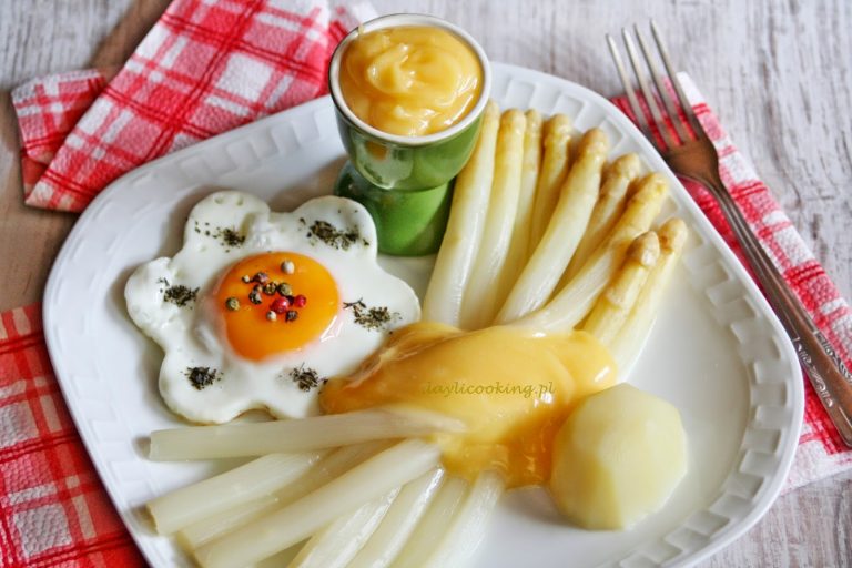 Szparagi z sosem holenderskim