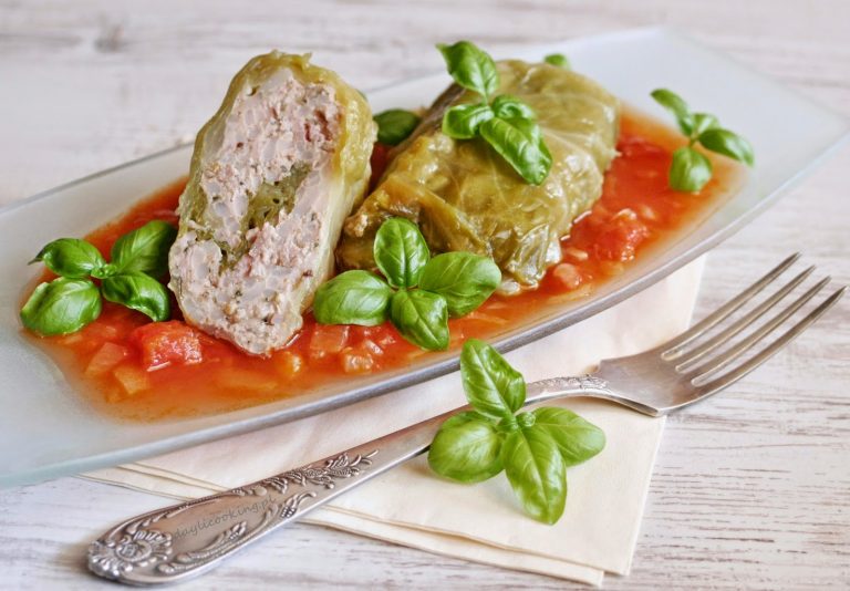 Gołąbki z młodej kapusty – lekkie i dietetyczne