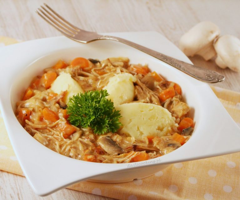 Delikatna potrawka z kurczaka z sosem jogurtowym