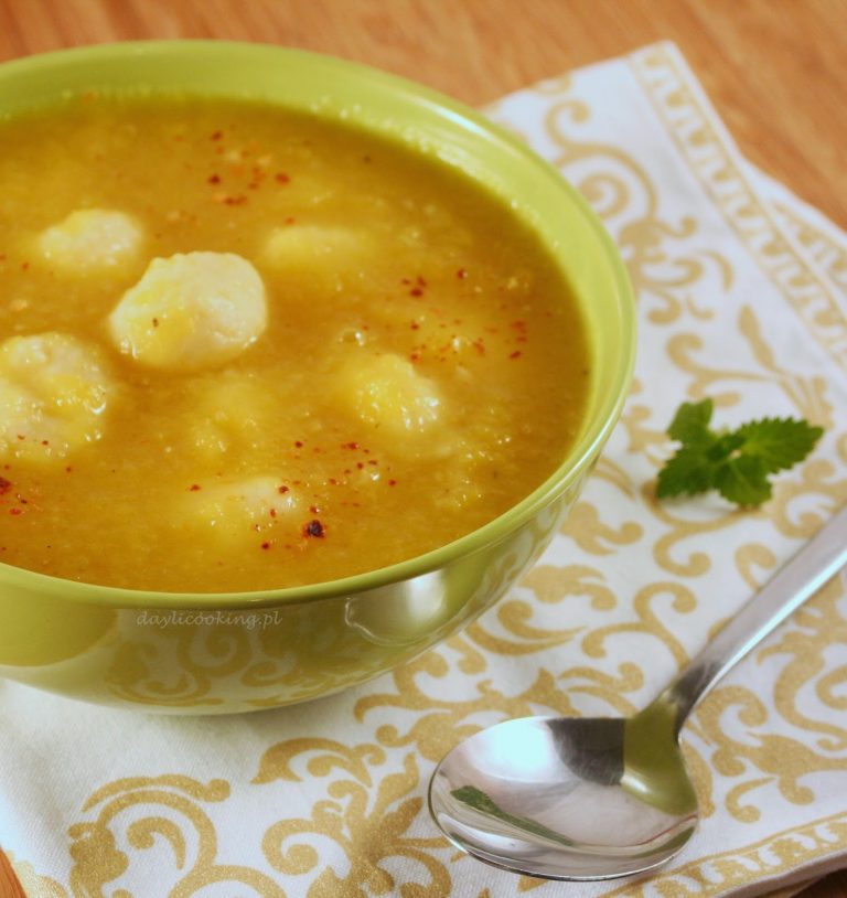Ognista zupa dyniowa z ziemniaczanymi kuleczkami – Listopadowe Wyzwanie Blogerek – Rozgrzewające Dania