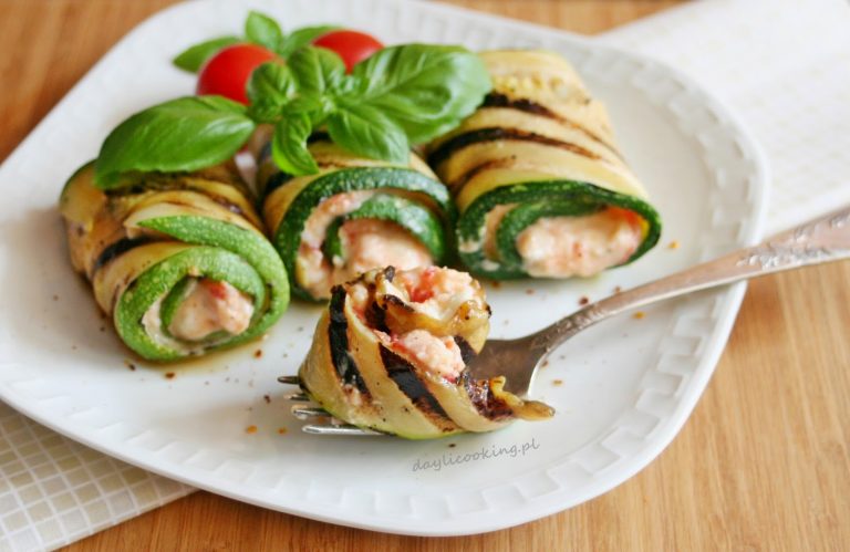 Grillowana cukinia z serem bryndza i papryką – Grudniowe Wyzwanie Blogerek