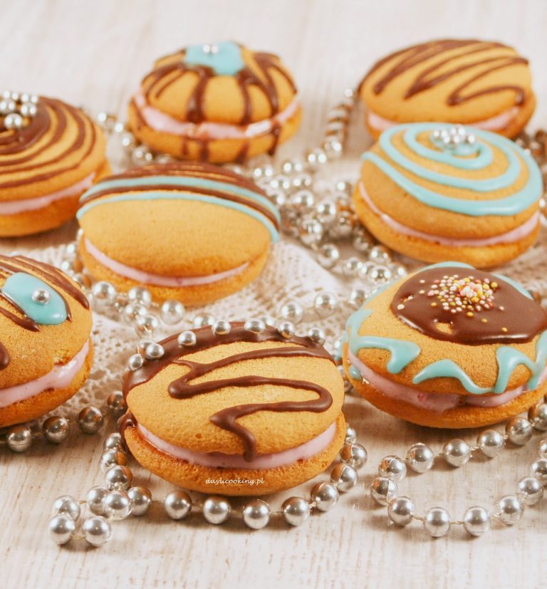 Biszkopty z pianką twarożkową