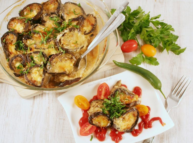 Zapiekane roladki z grillowanego bakłażana z mielonym mięsem i serem