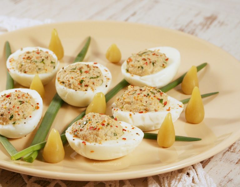 Jajka faszerowane tuńczykiem