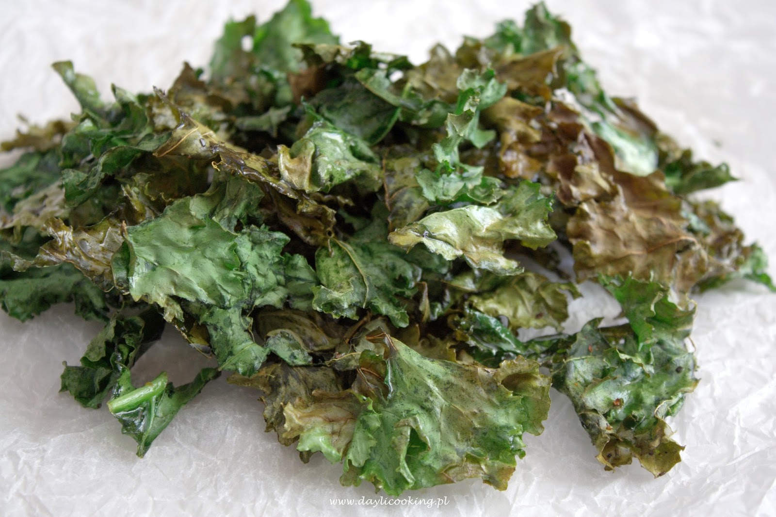 Jak zrobić chipsy z jarmużu