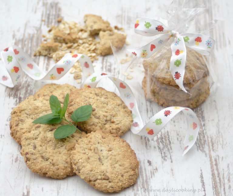 Kruche ciasteczka z płatkami owsianymi, amarantusem i prażonym słonecznikiem