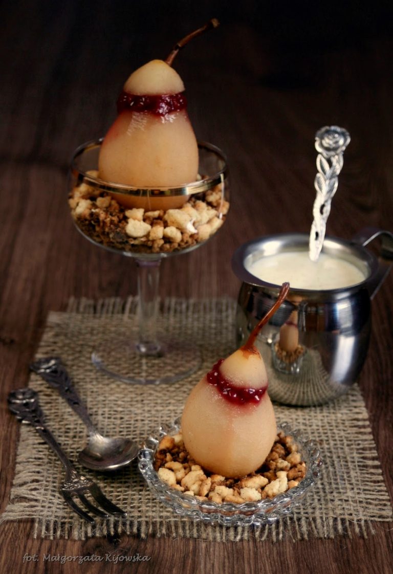 Gruszki w winie z konfiturami i sosem waniliowym