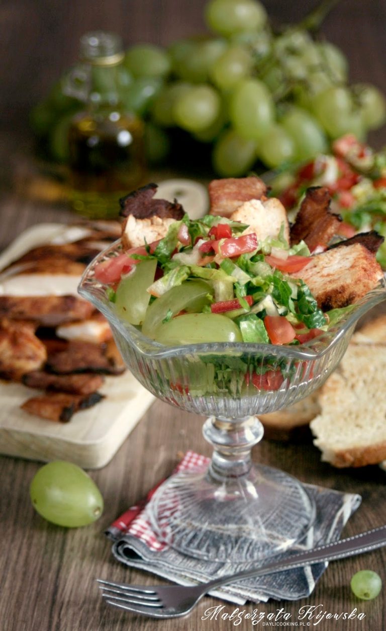 Sałatka z kurczakiem, boczkiem i winogronem