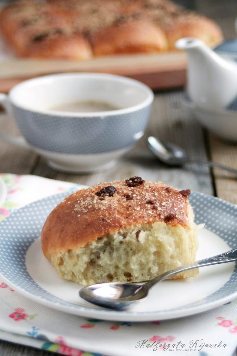 Odrywane drożdżówki z kajmakiem i marmoladą pigwową