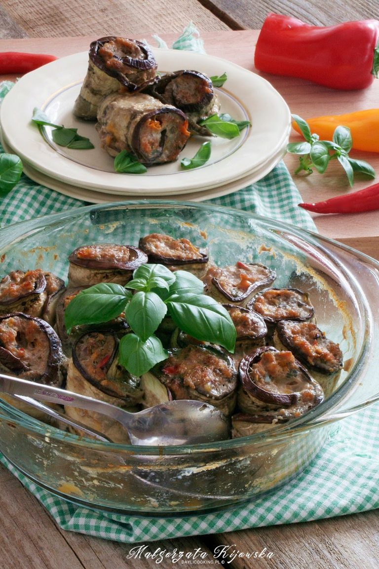 Bakłażanowe roladki z paprykowym mielonym mięsem