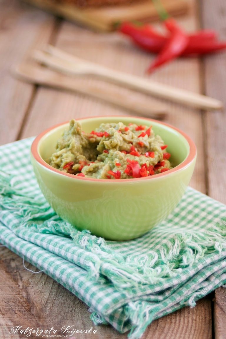 Dip z awokado i chilli a’la guacamole