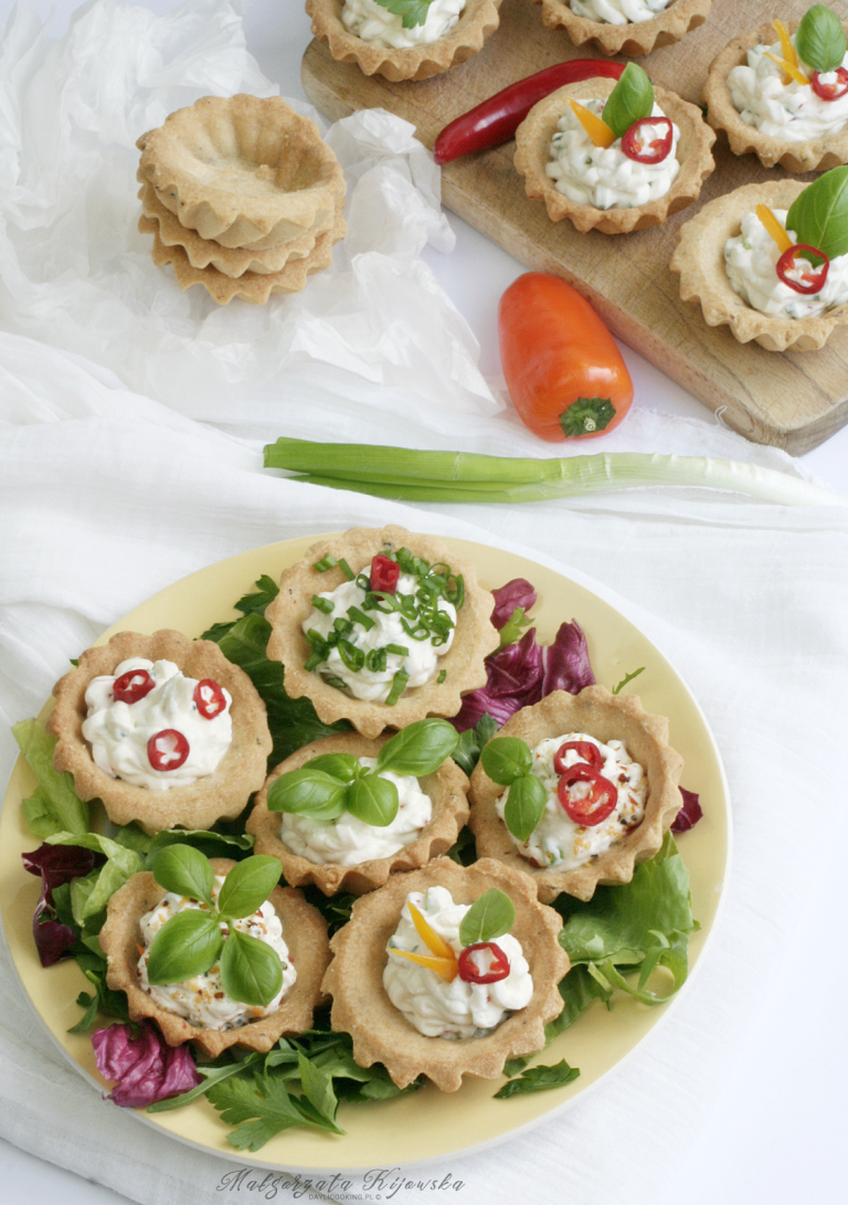 Wytrawne kruche babeczki z kremem twarożkowym