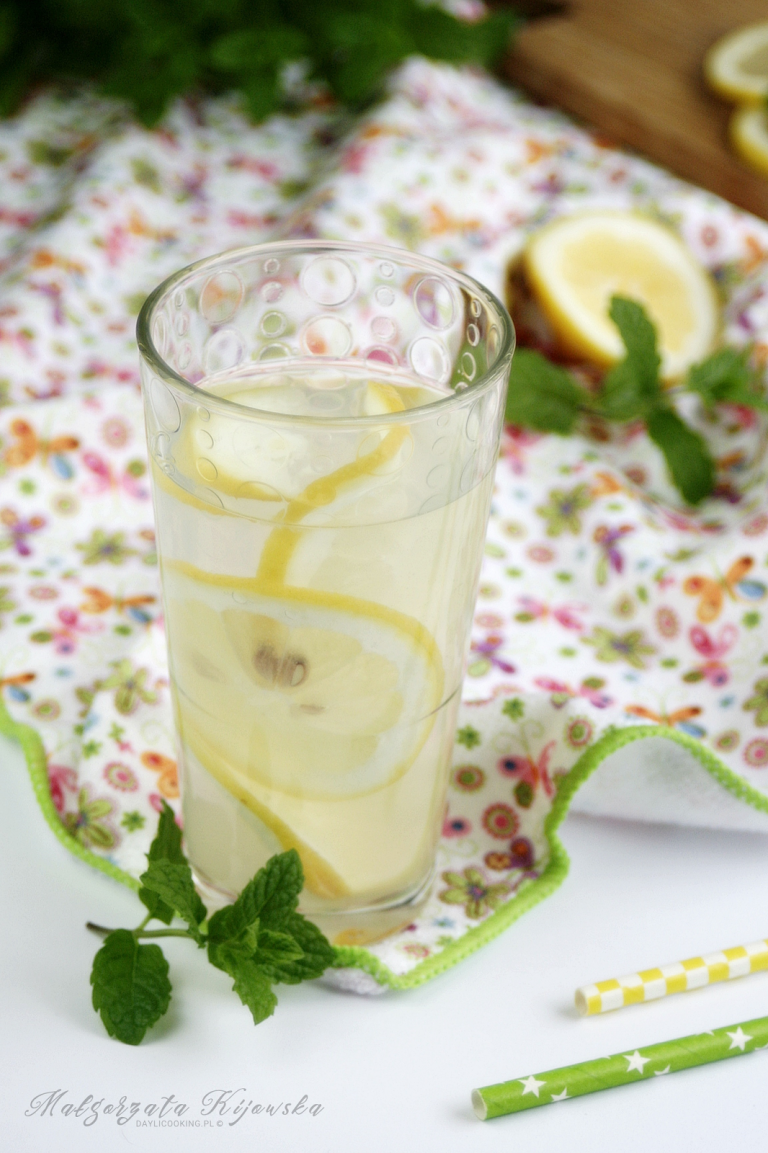 Domowa lemoniada – przepis podstawowy