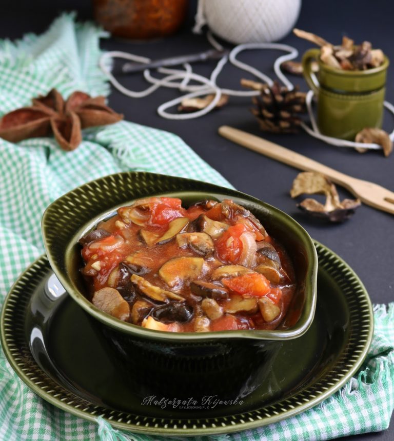 Grzyby duszone w pomidorach