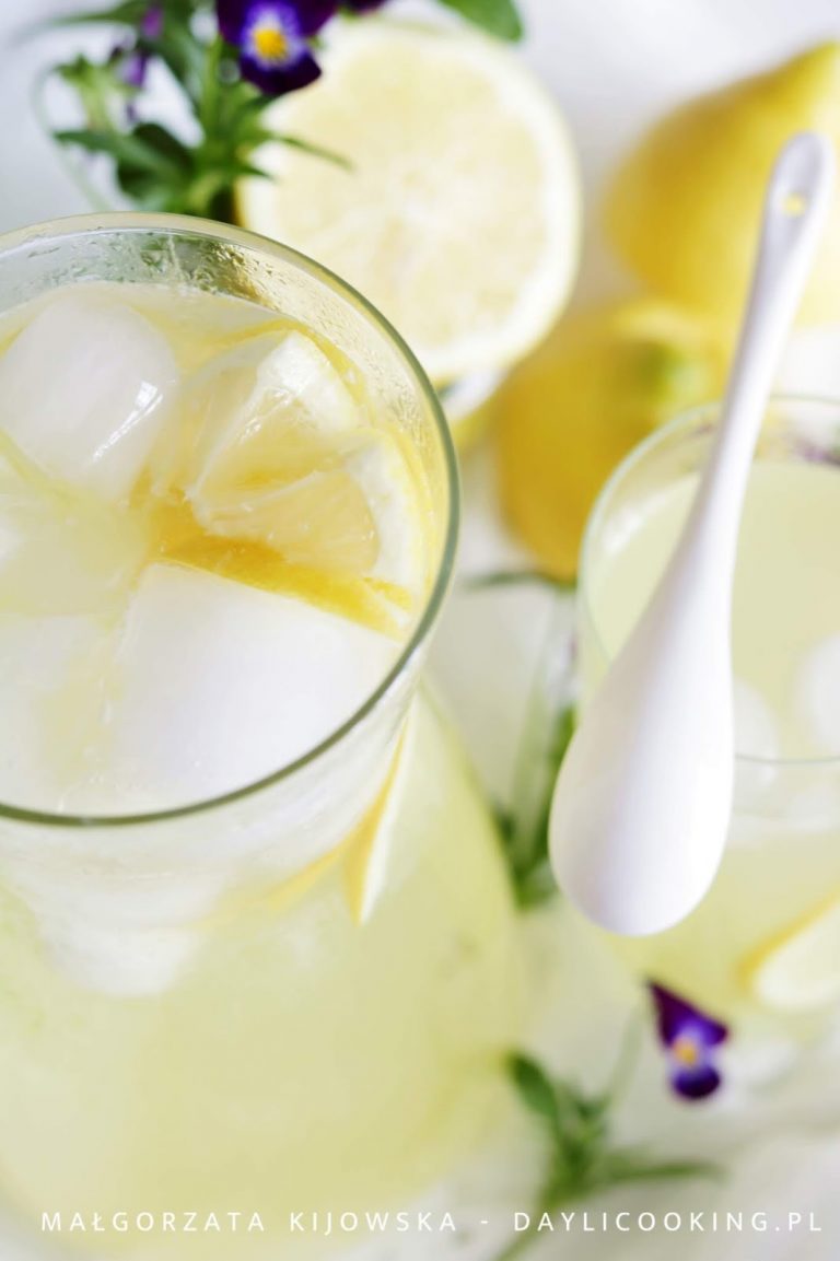 Orzeźwiająca lemoniada z ananasa – doskonała na upały