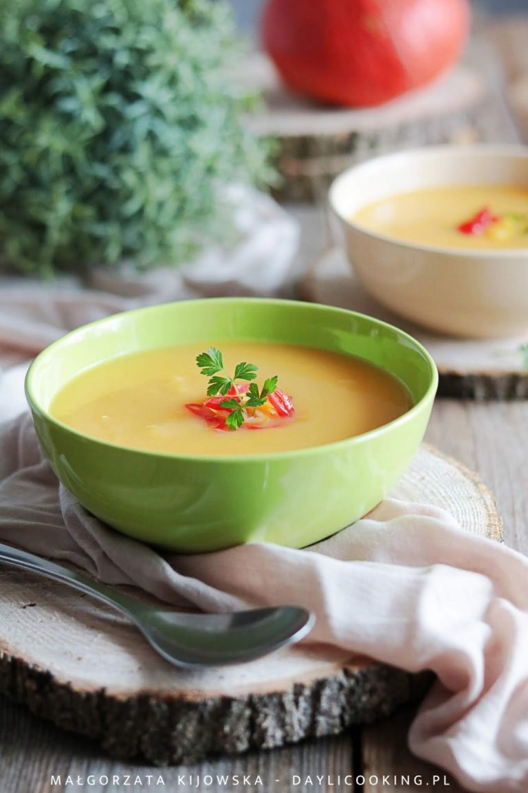 Przepis na kremową zupę dyniową z ziemniakami