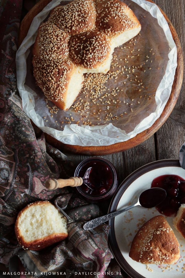 Drożdżowe bułeczki wyrastające na zimno