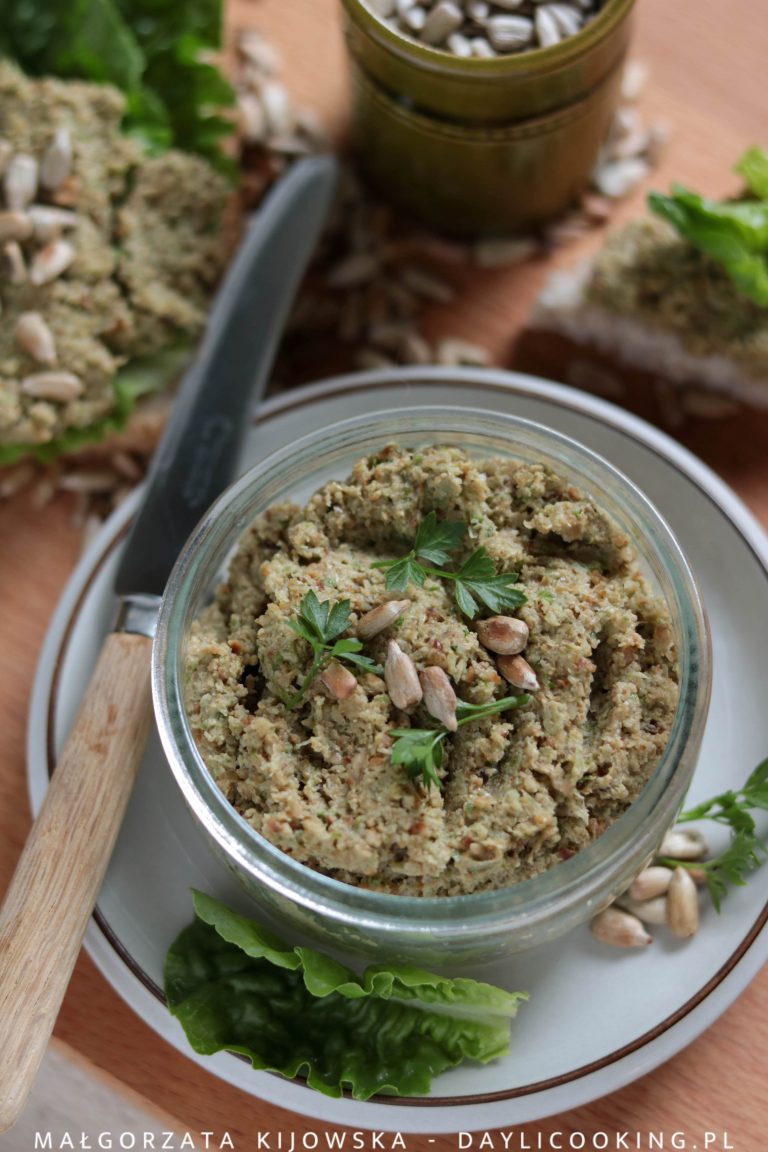 Pasta na kanapki z czosnkiem niedźwiedzim