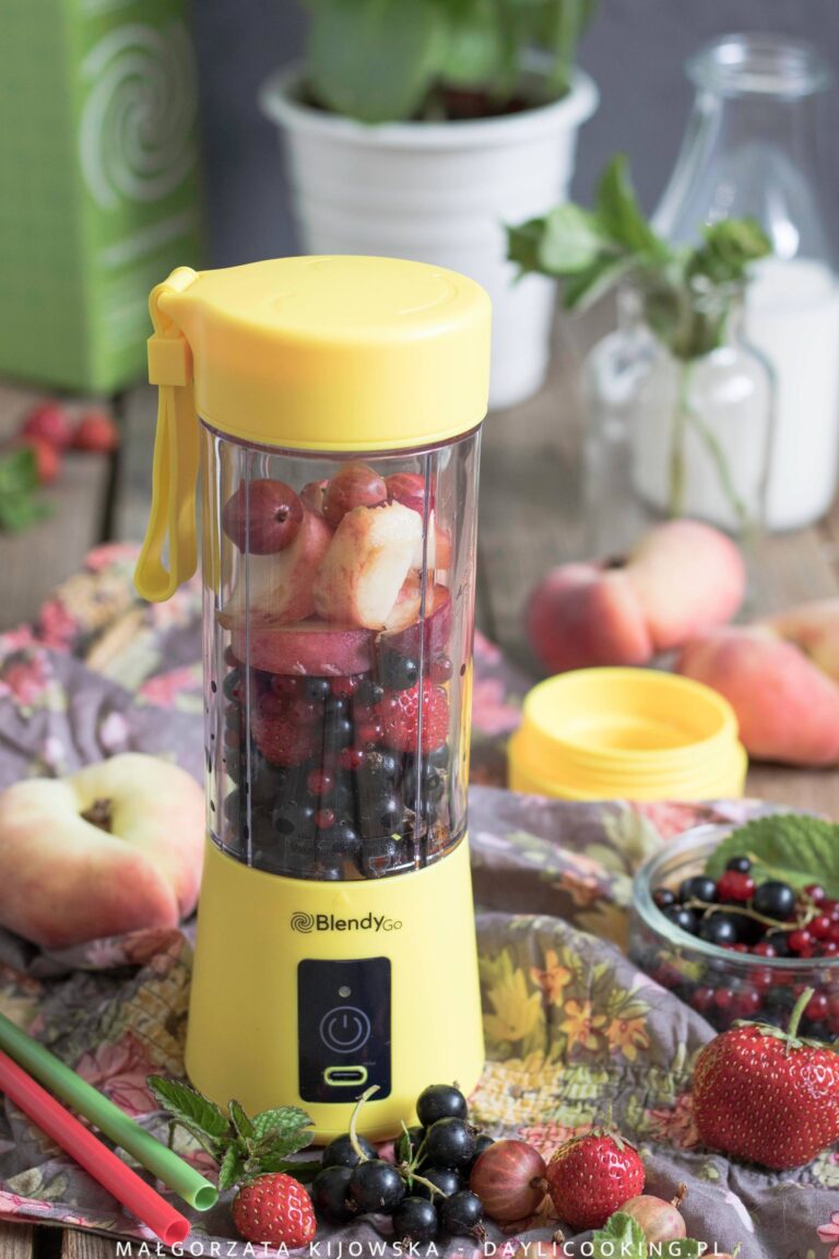 Bezprzewodowy blender Blendy Go i kilka koktajli